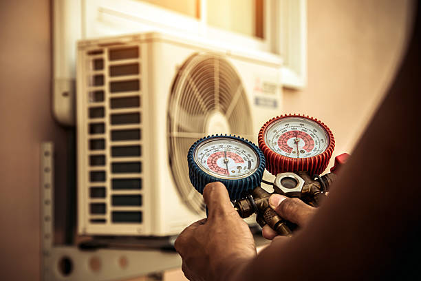 Professional Emergency Hvac technician working in Quinlan, TX